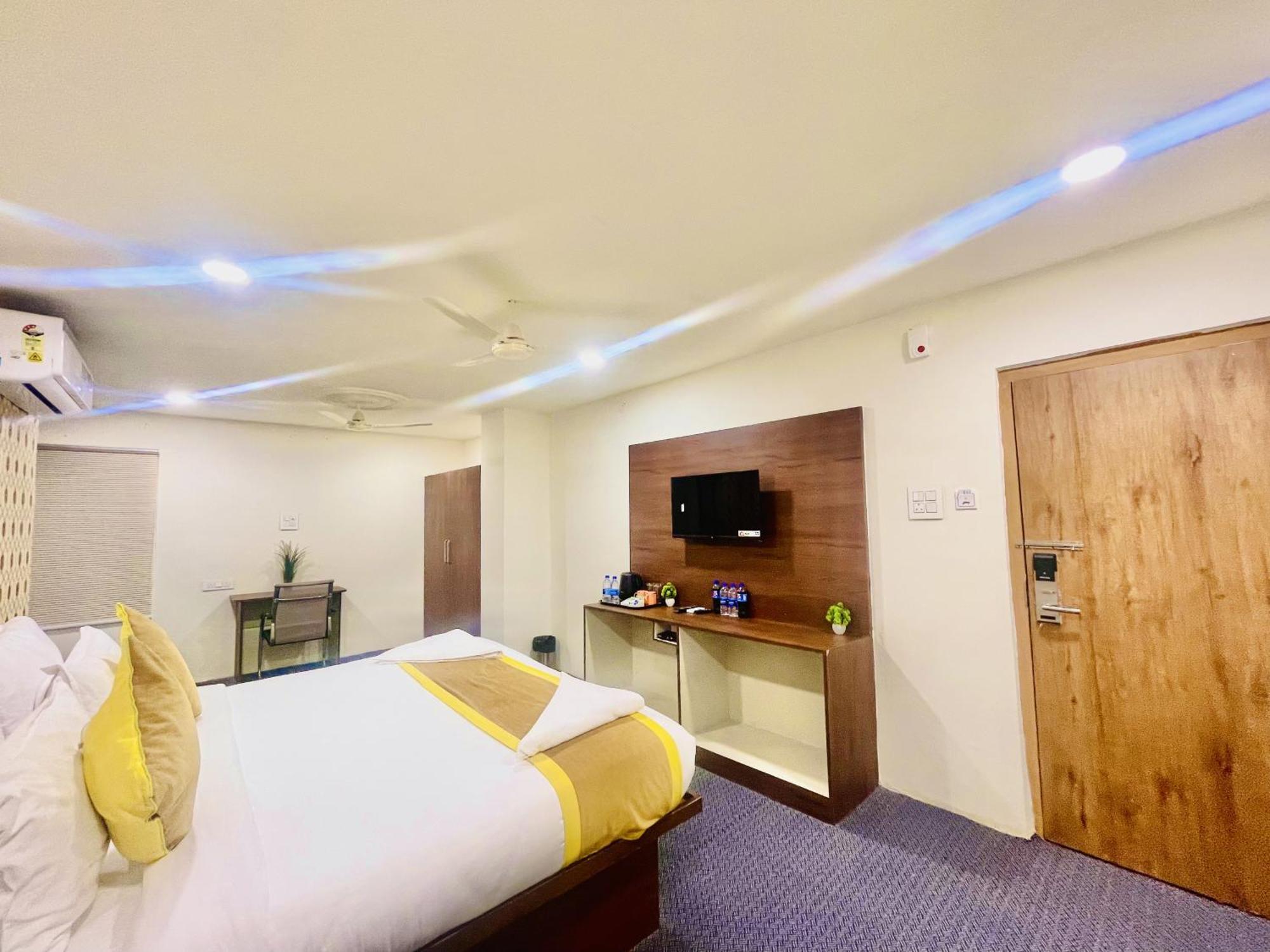 Hotel Eagle Grand Hyderabad Airport Zone Shamshabad Bagian luar foto