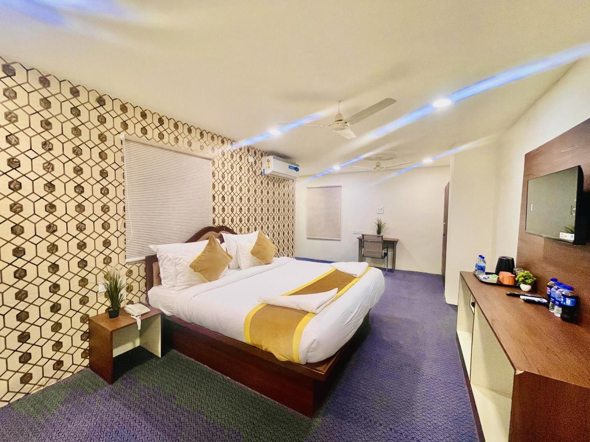 Hotel Eagle Grand Hyderabad Airport Zone Shamshabad Bagian luar foto
