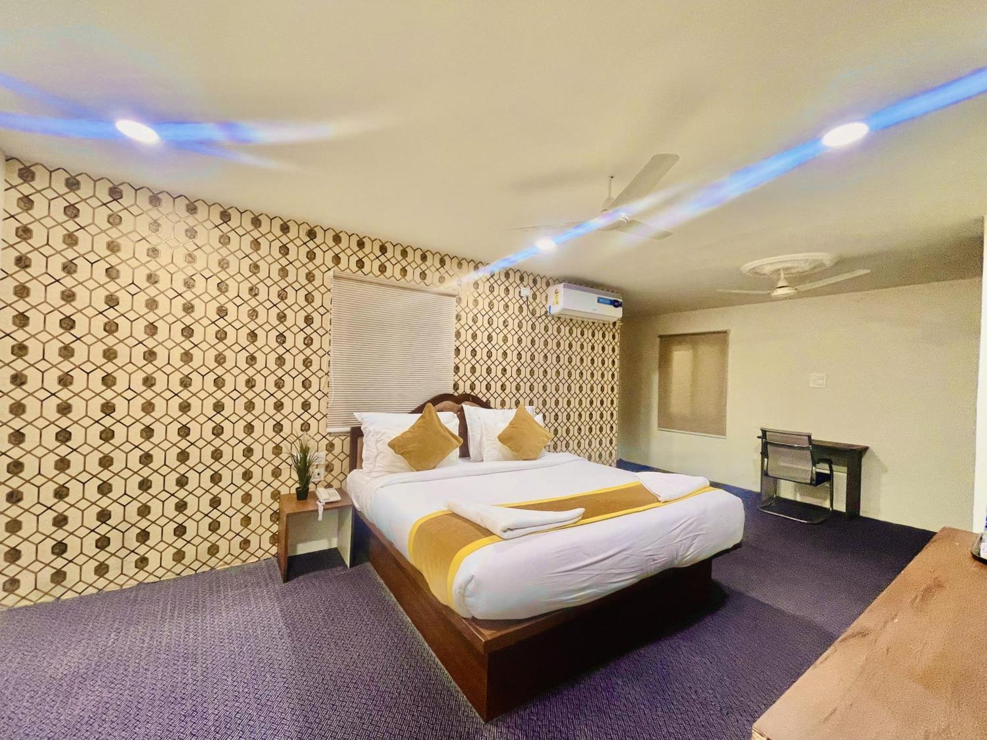 Hotel Eagle Grand Hyderabad Airport Zone Shamshabad Bagian luar foto
