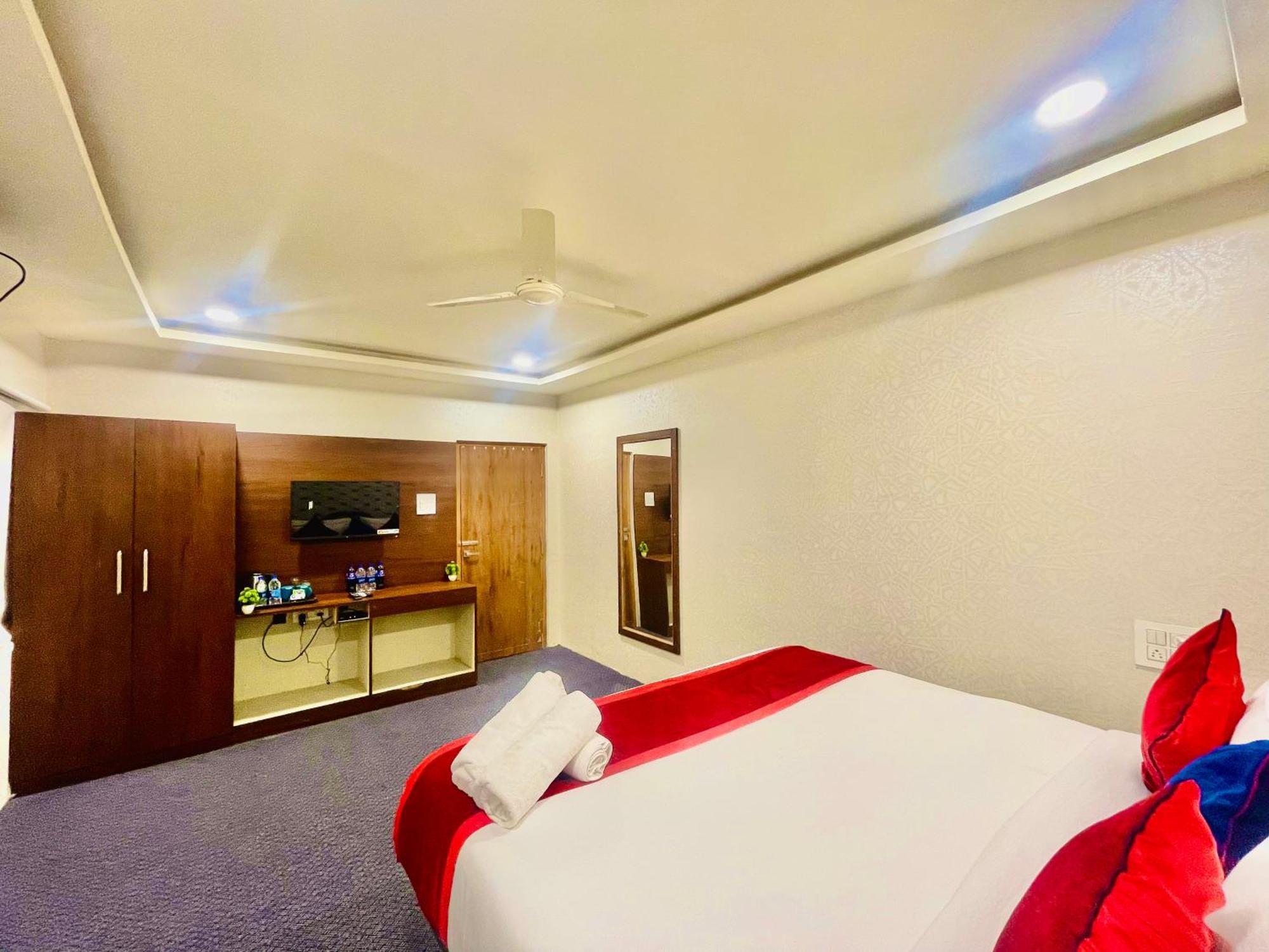 Hotel Eagle Grand Hyderabad Airport Zone Shamshabad Bagian luar foto